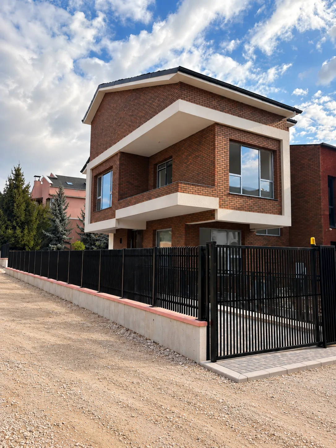 Dikey Profilli Siyah Bahçe Korkuluğu gerçek proje uygulaması