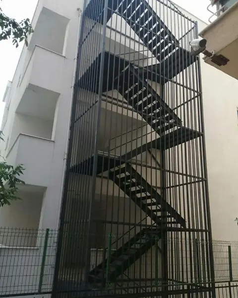 Kapalı Yangın Merdiveni
