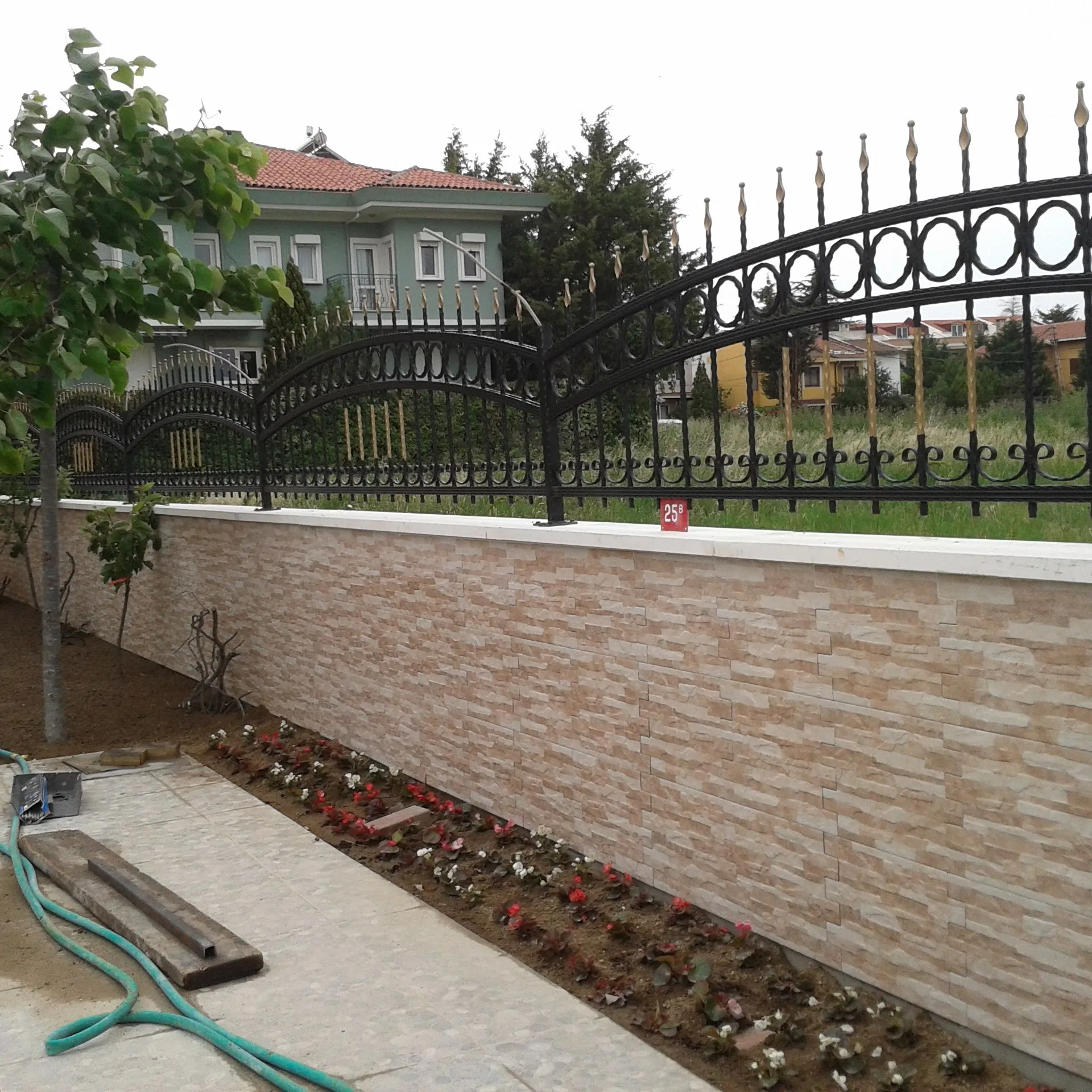 Villa Bahçesi Kemerli Ferforje Duvar Korkuluğu - Yenikent Metal Ankara